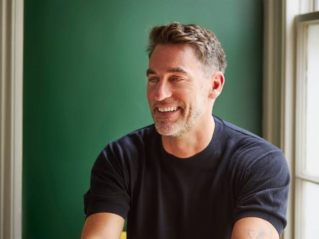 A nutritionist eats 100 grams of protein a day. This simple snacking formula helps him hit his goal.