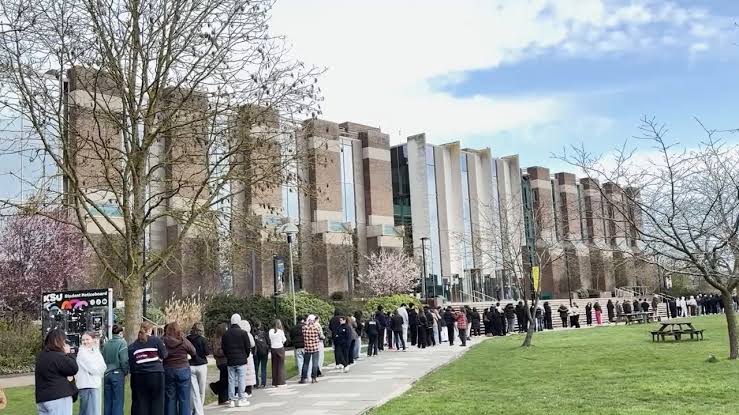 What is meningitis B, what are the symptoms and is there a vaccine?