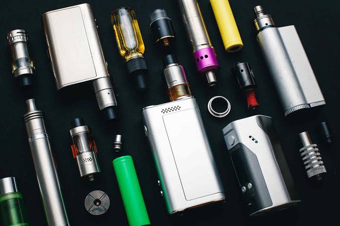 A review of studies warns of the carcinogenic potential of nicotine-containing e-cigarettes