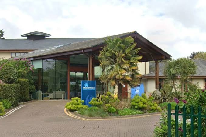 71-Year-Old Man Experienced Stomach Pain on Vacation. He Died Just Weeks Later After Being Diagnosed with Incurable Cancer