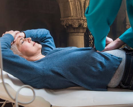 AI to predict how bowel cancer patients will respond to new NHS drug