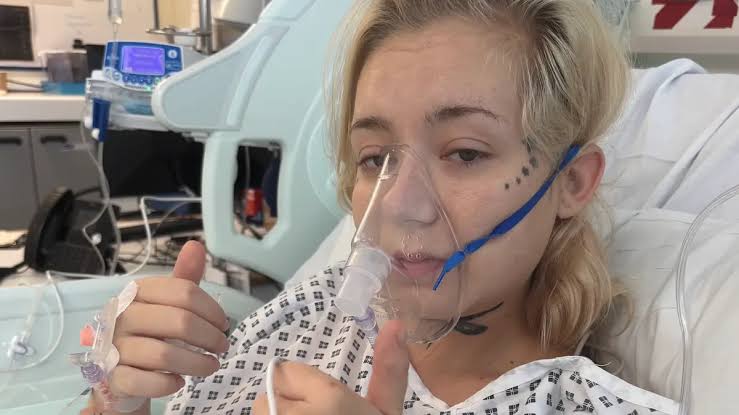 Woman who started vaping at 15 given months to live after being told 'not to worry' by doctors