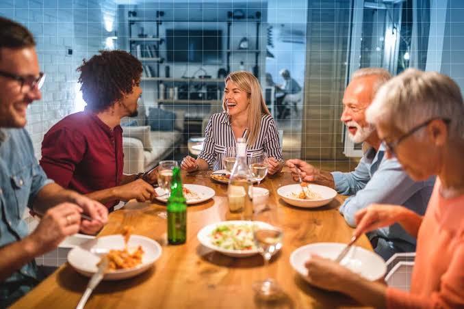The Best Time to Eat Dinner for Better Cognitive Health, According to Dietitians