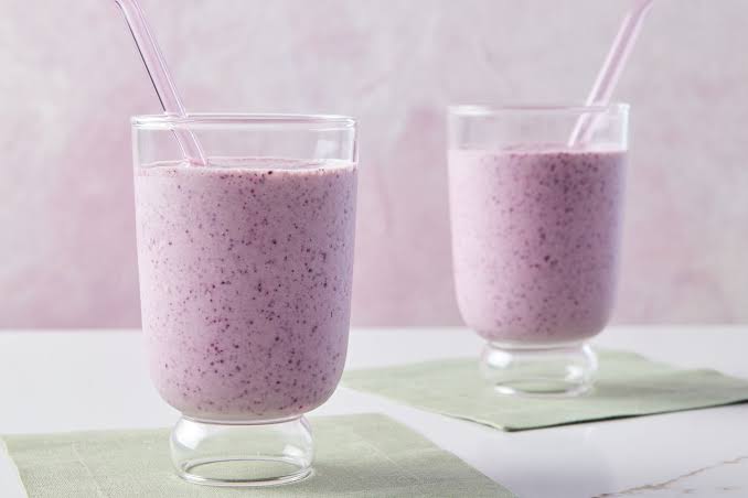 The 10 Best Ways to Add Protein To Smoothies (Without Using Protein Powder)