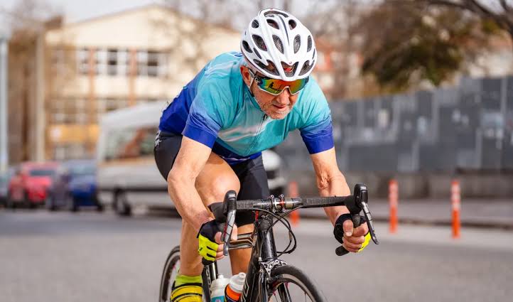 5 things a cardiologist and a British Masters track champion want every cyclist to know about heart health