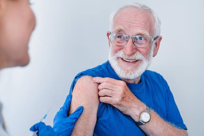 High-dose flu vaccine tied to lower Alzheimer’s risk in older adults