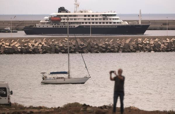 Doctor on ship who helped care for passengers with hantavirus leaves medical isolation unit