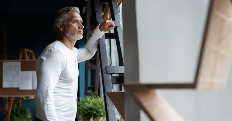 Psychology says the reason some people become wiser as they age while others become more rigid has nothing to do with intelligence. It depends on whether they ever learned to sit with discomfort