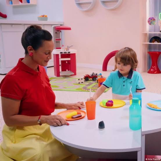 Homo Plasticus - The Plastic Inside Us