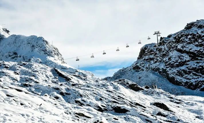 They’re Looking for Volunteers to Live in the Mountains for Free: Here’s the Pay and What You’d Do