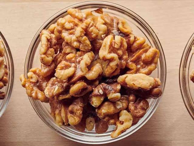 I Asked 2 Doctors the Best and Worst Foods to Eat Before Bed, and They Both Had the Exact Same Answer