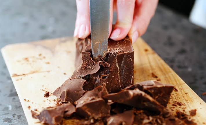Natural compound found in dark chocolate is linked to slower aging