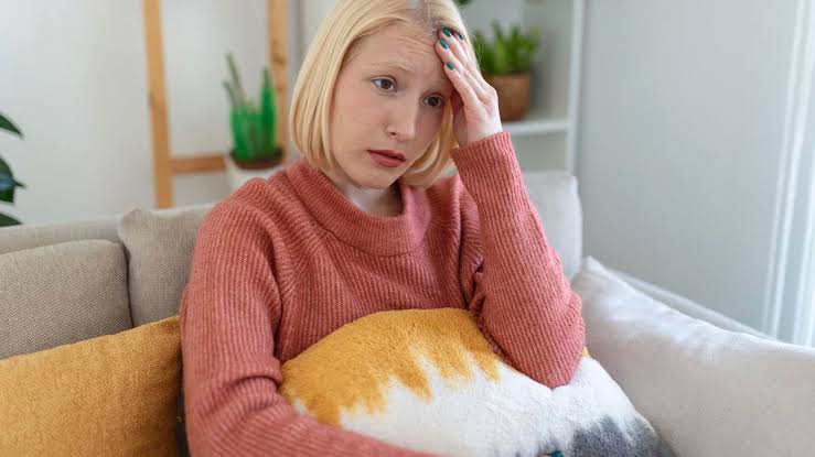 22YO Convinced She’s Losing Her Mind After Hearing Voices, ER Visit Reveals The Shocking Truth