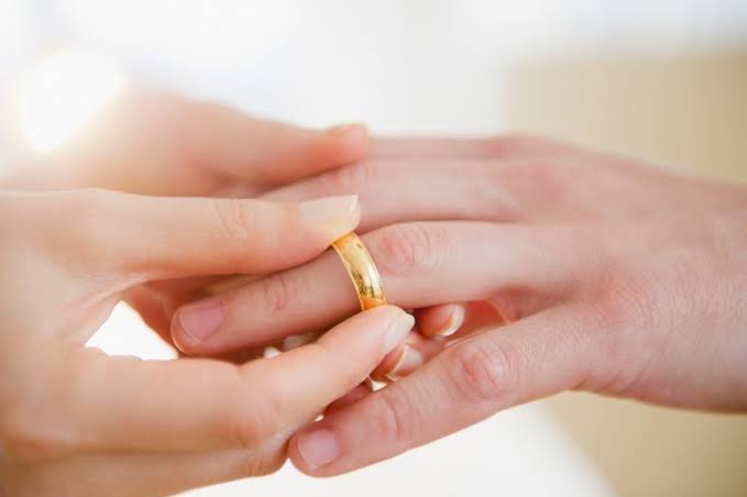 Should’ve put a ring on it? Maybe! Marriage is linked to lower risk of cancer