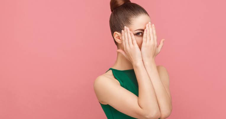 Psychology says people who quietly leave parties early without saying goodbye to everyone aren't being rude — they've simply learned that their presence was never as central to the room as their anxiety told them it was, and that realization is both humbling