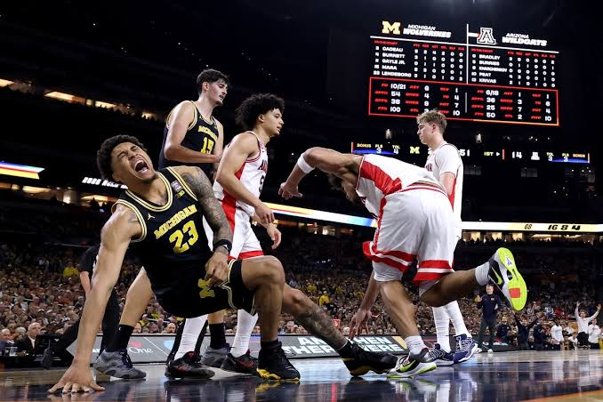 With Yaxel Lendeborg Hobbling, Michigan Steamrolls Arizona in Final Four Blowout