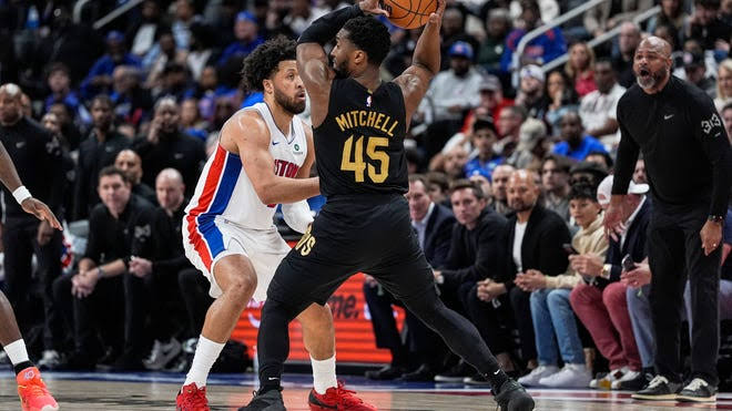 Cavs score vs. Pistons. Detroit pulls away late again, wins Game 2