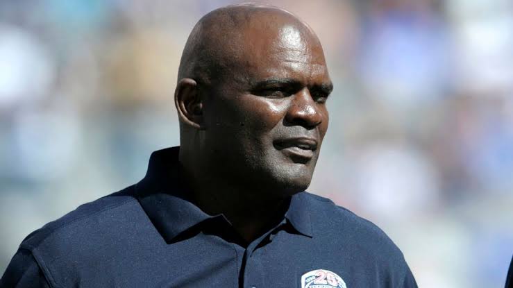 Lawrence Taylor out of hospital after stomach-related illness