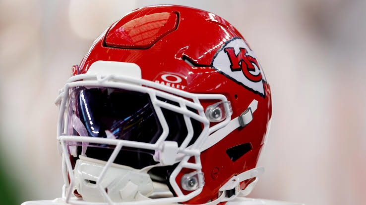 Chiefs Post Photos of 2026 Opponents in 'Bread Thread' Ahead of NFL Schedule Release