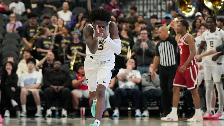 Huff scores 3 as West Virginia tops Oklahoma for CBC title