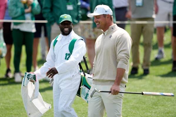 Kevin Hart and Jason Kelce are among the celebrity caddies at Augusta National's Par 3 Contest