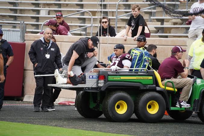 Texas A&M LB Daymion Sanford exits Maroon and White Game with lower-body injury