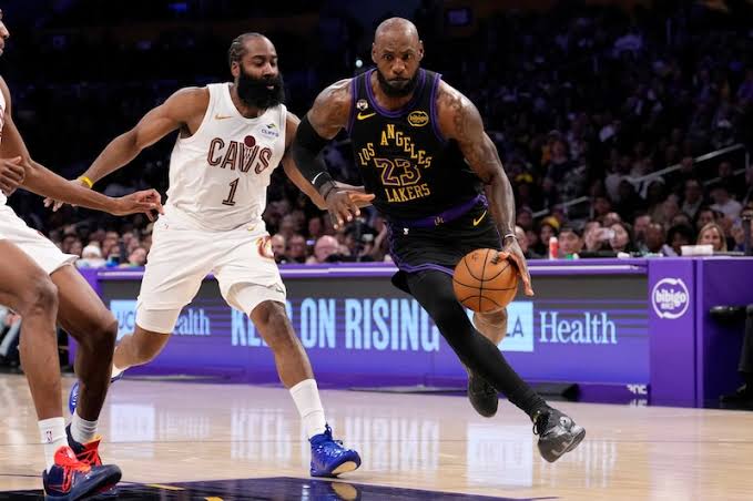Cavs get crushed by Lakers, 127-113, on historic night for LeBron James
