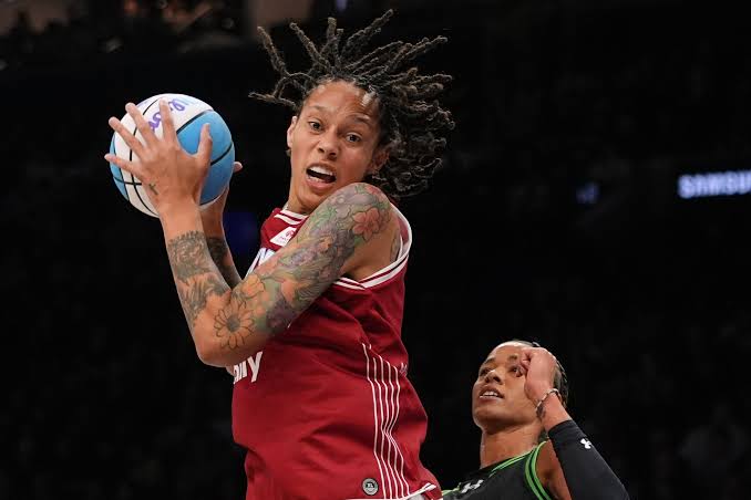 Brittney Griner to sign with Connecticut Sun, AP source says