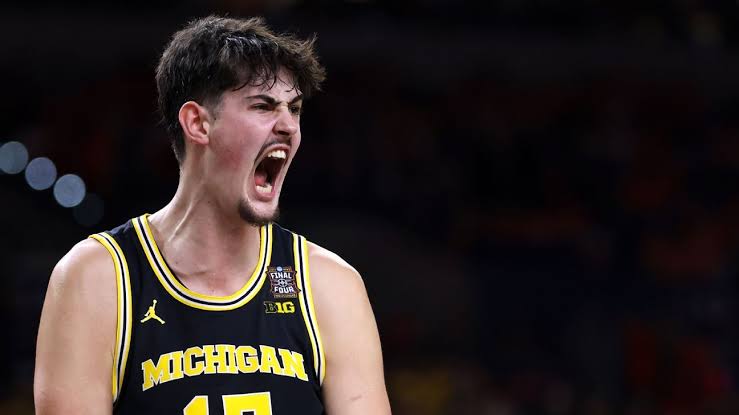 Michigan Wolverines heavy favorites over UConn Huskies in men's college basketball title game