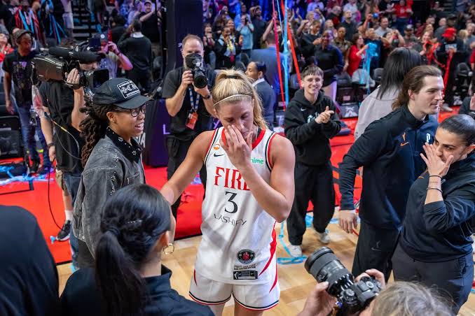 Sarah Ashlee Barker hits buzzer-beater for Portland Fire after tragic personal loss