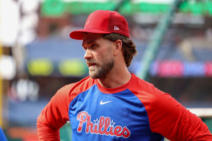 Why did Bryce Harper leave Phillies game in first inning?