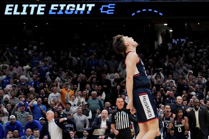 Braylon Mullins' buzzer-beater lifts UConn to stunning win over Duke