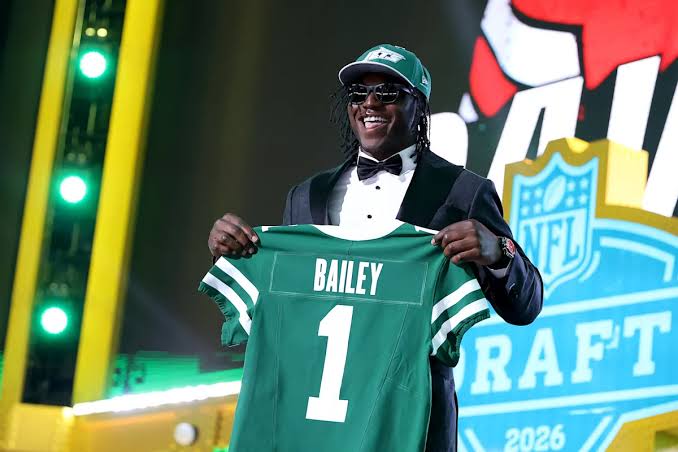 Jets take edge rusher David Bailey over Ohio State's Arvell Reese with No. 2 pick, then take Oregon TE Kenyon Sadiq, Indiana WR Omar Cooper Jr. in 1st round