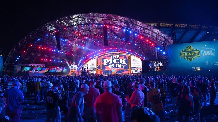 Pittsburgh sets draft record with 805,000