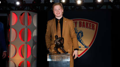 Plante wins Hobey Baker Award as top NCAA men's hockey player