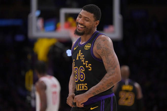 LeBron James outduels Kevin Durant, but it's Marcus Smart and Luke Kennard that have Lakers up 2-0 on Rockets