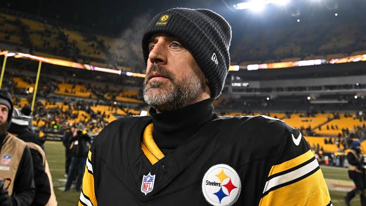 New Aaron Rodgers Rumors on Timeline for Decision on Retirement, Steelers Return amid NFL Draft Week