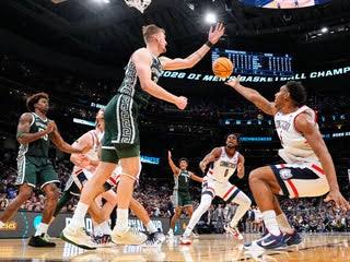 UConn edges Michigan State in Sweet 16, will face Duke for Final Four spot