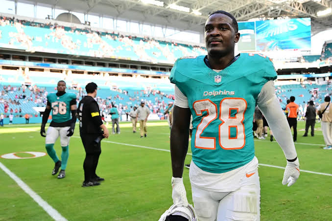 NFL news, live updates: De'Von Achane doesn't report to Dolphins voluntary workouts; Pro Bowl DT Dexter Lawrence requests trade from Giants