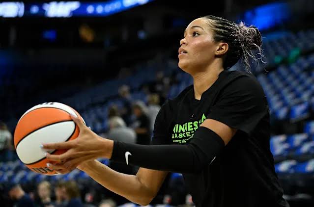 Naphessa Collier reportedly returns to Lynx on 1-year, $1.4 million supermax deal
