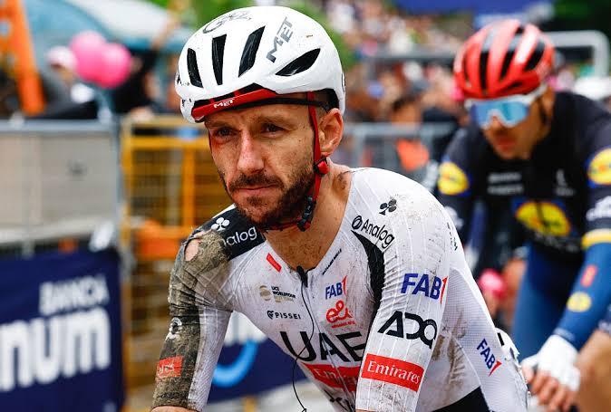 'The most important thing is that the guys manage to recover' – UAE Team Emirates-XRG rue tough day at Giro d'Italia as five riders crash