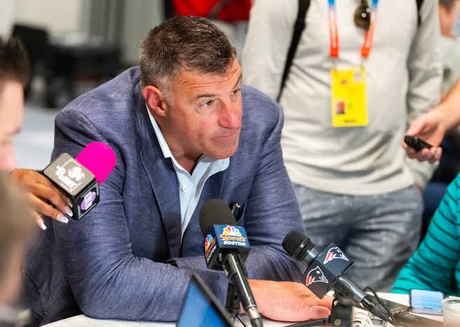Mike Vrabel calls characterization of photos with reporter "laughable"