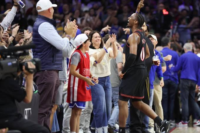 With 'huge lift' from Joel Embiid's surprise, Tyrese Maxey follows through on promise, leading Sixers to playoffs