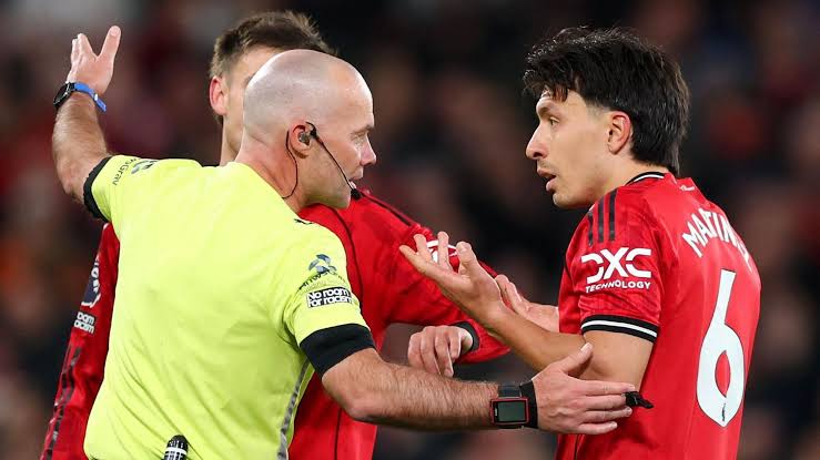 'One of worst decisions ever' - Martinez sent off for hair-pull