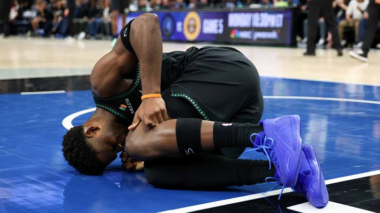 Timberwolves lose Anthony Edwards, Donte DiVincenzo to leg injuries in Game 4