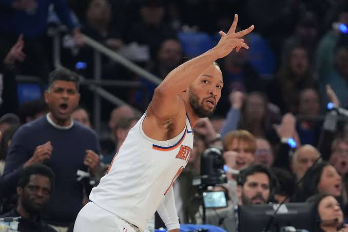 Knicks run past Hawks to win Game 1 of NBA playoff series
