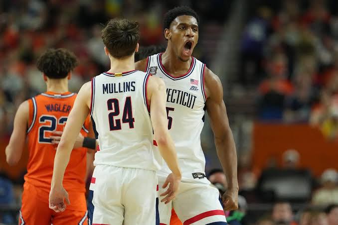 Final Four 2026: UConn stymies Illinois, fends off rally to advance to third NCAA title game in 4 seasons