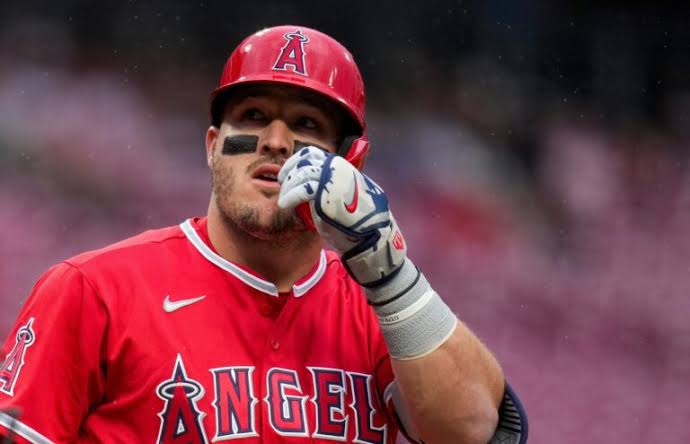 Mike Trout reacts to surprising death of Angels’ all-time hits leader