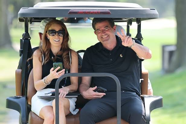 LIV Golf’s telecast opens by scolding media, then quickly is hit with lengthy technical issues