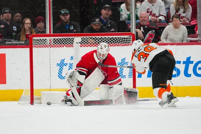 What the experts are predicting for the Flyers vs. Hurricanes series